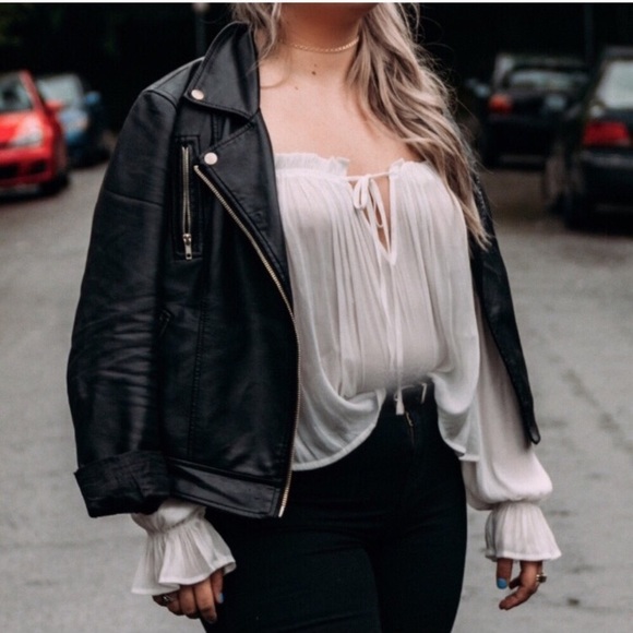 Off Shoulder Flowy Top - Picture 2 of 4